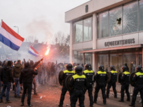 hollanda-belediye-siginmaci-prptesto-polis-2026-1