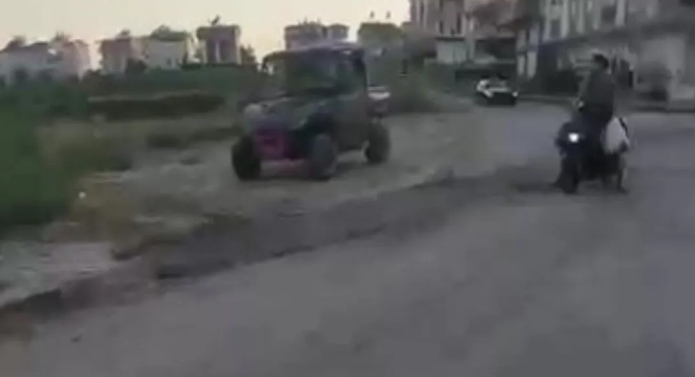Alman turist Antalya’da çarptığı köpeğin başını taşla ezdi